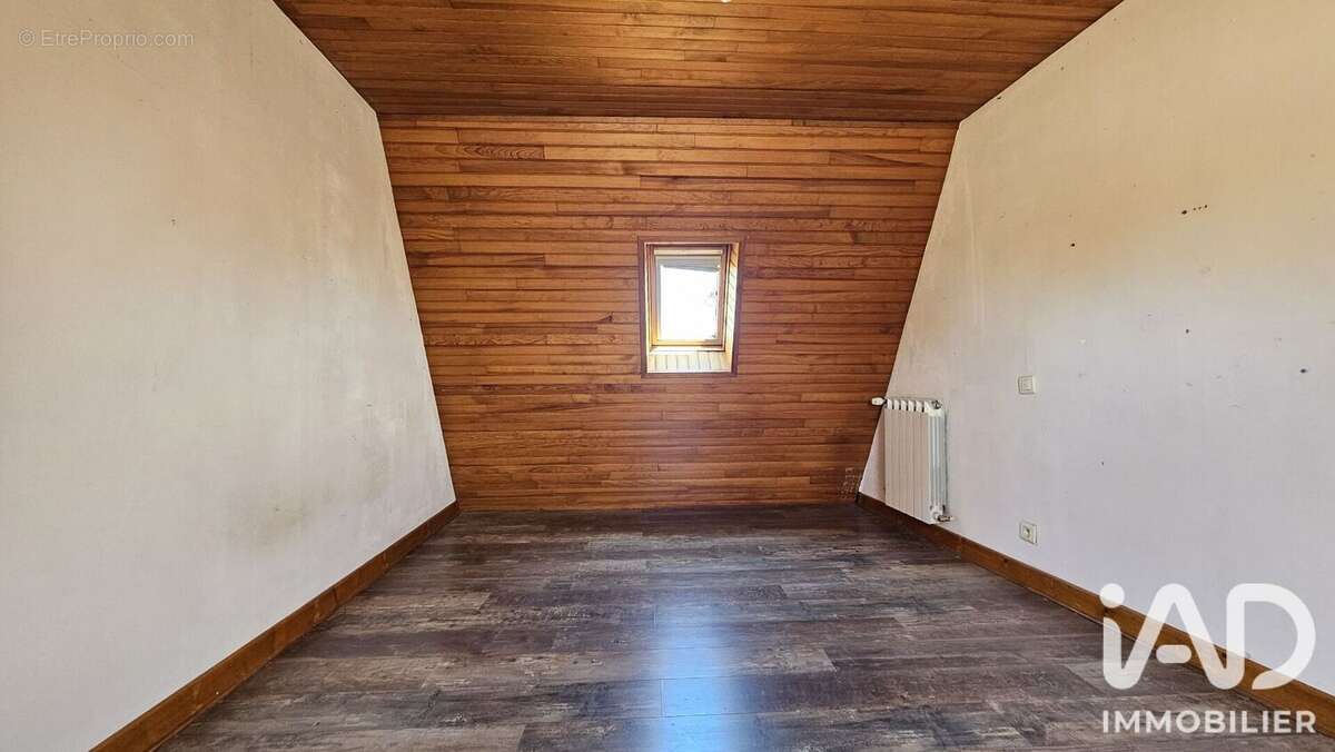 Maison 64 m² à Cassaniouze  - photo 7