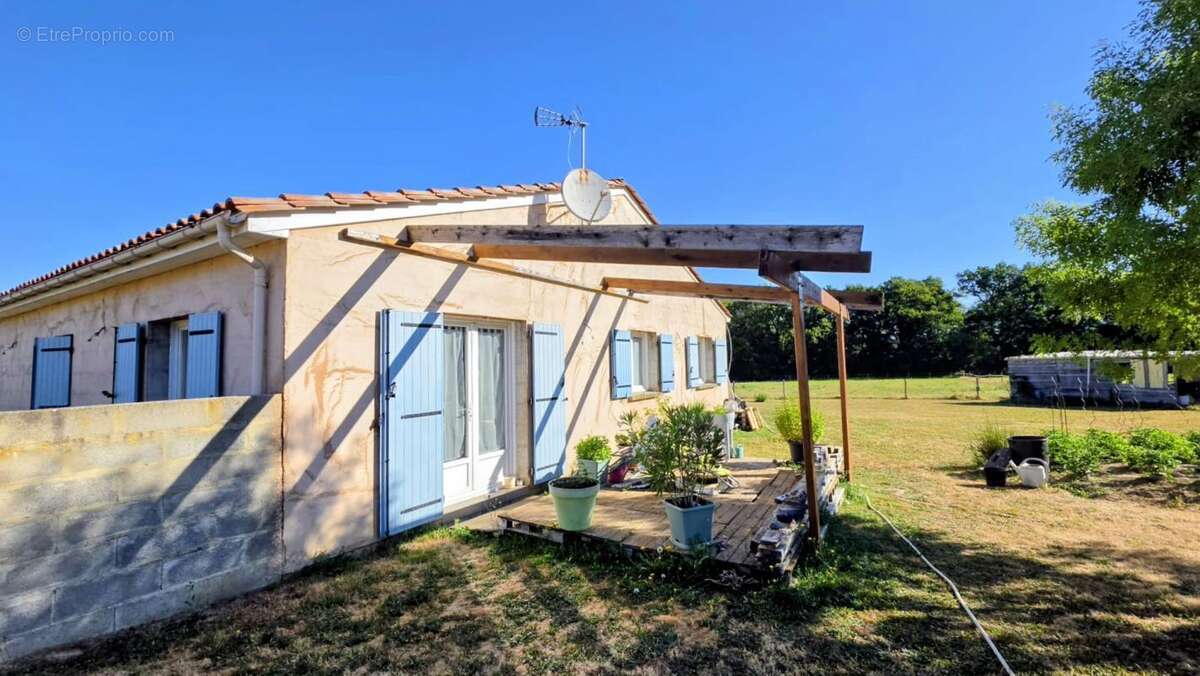 Maison plain pied avec 2 hectares de prairies - photo 12