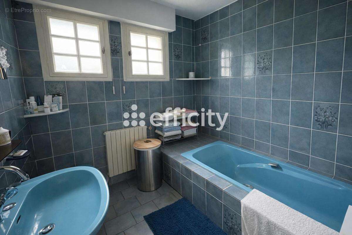 Maison à SAINT-HERNIN