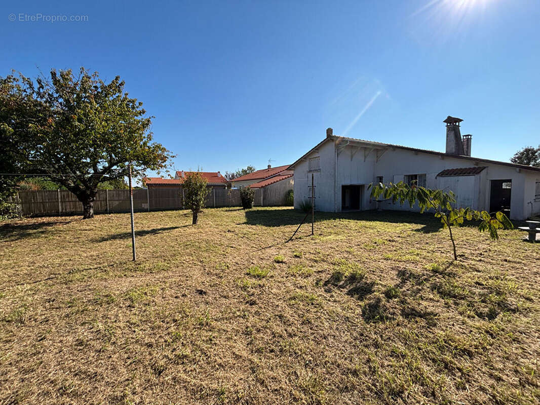 Maison à VAUX-SUR-MER