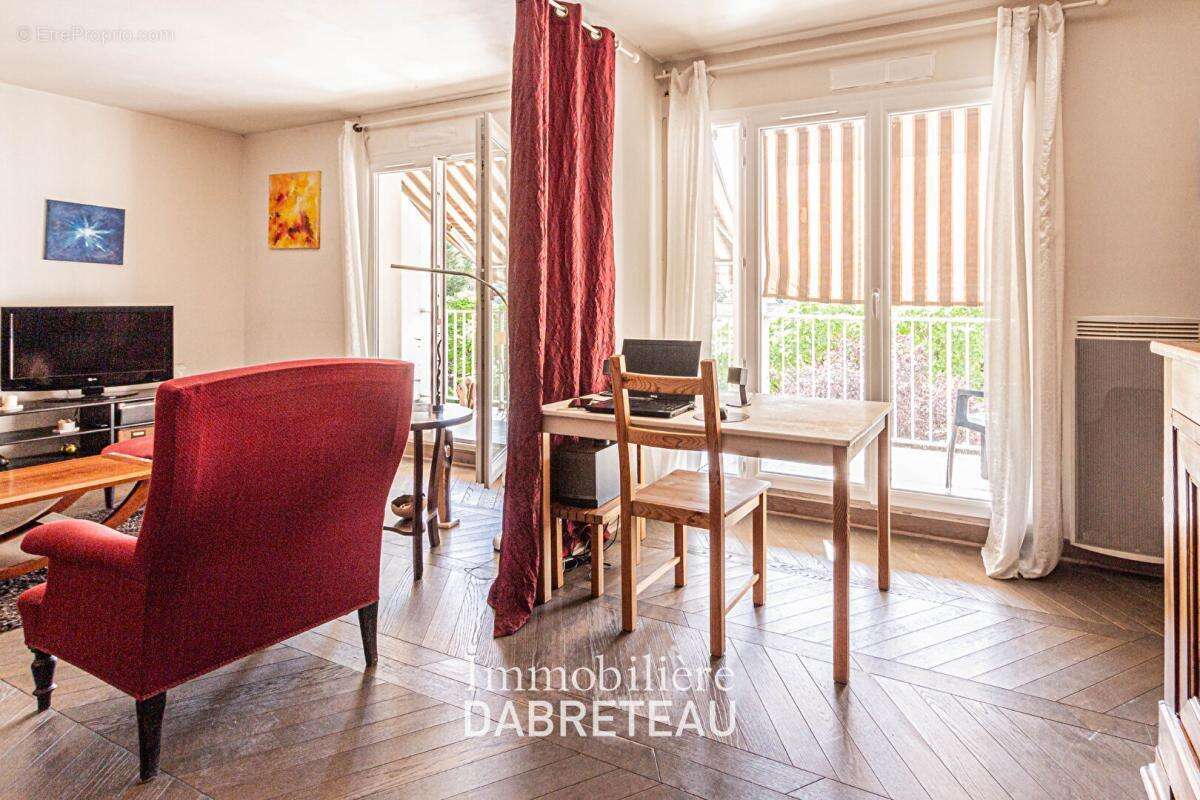 Rue du Luizet - T3 traversant avec balcon, stationnement et cave - photo 3