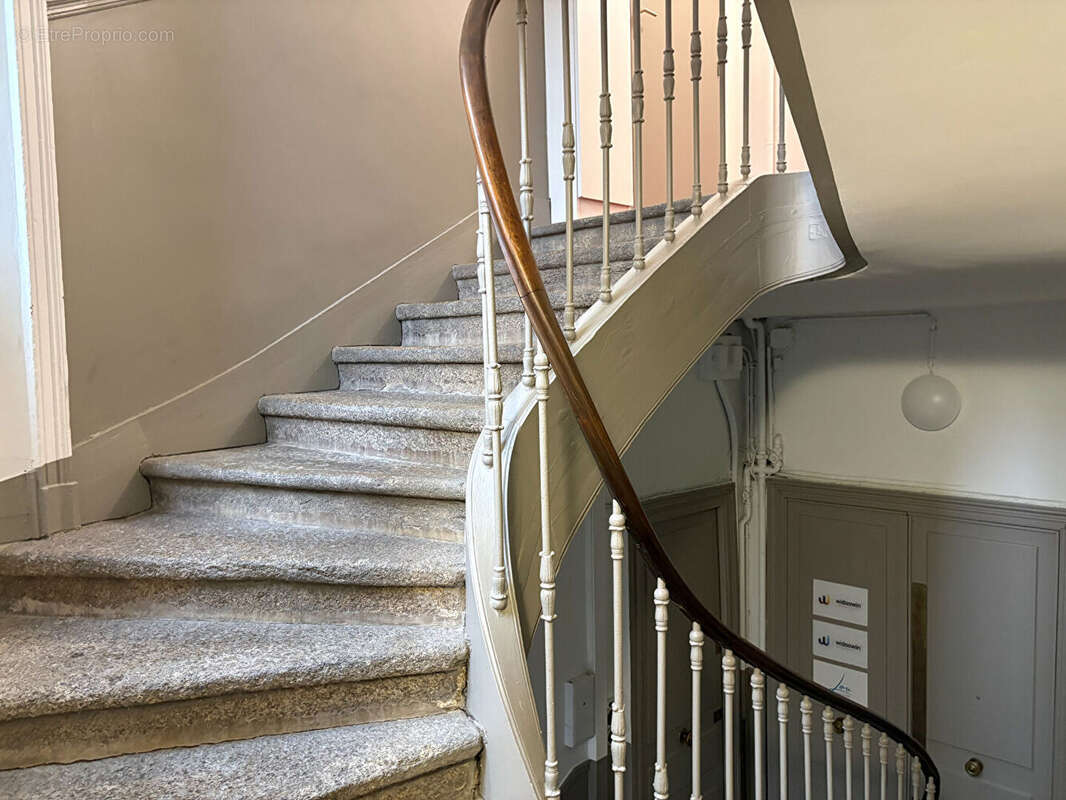 Studio de 15 m² en étage élevé avec ascenseur - photo 8