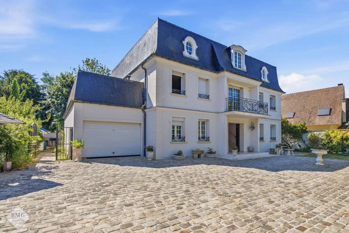 EXCLUSIVITÉ – LE PLESSIS-TRÉVISE (94420) Villa familiale de 290 m² en résidence recherchée - photo 3