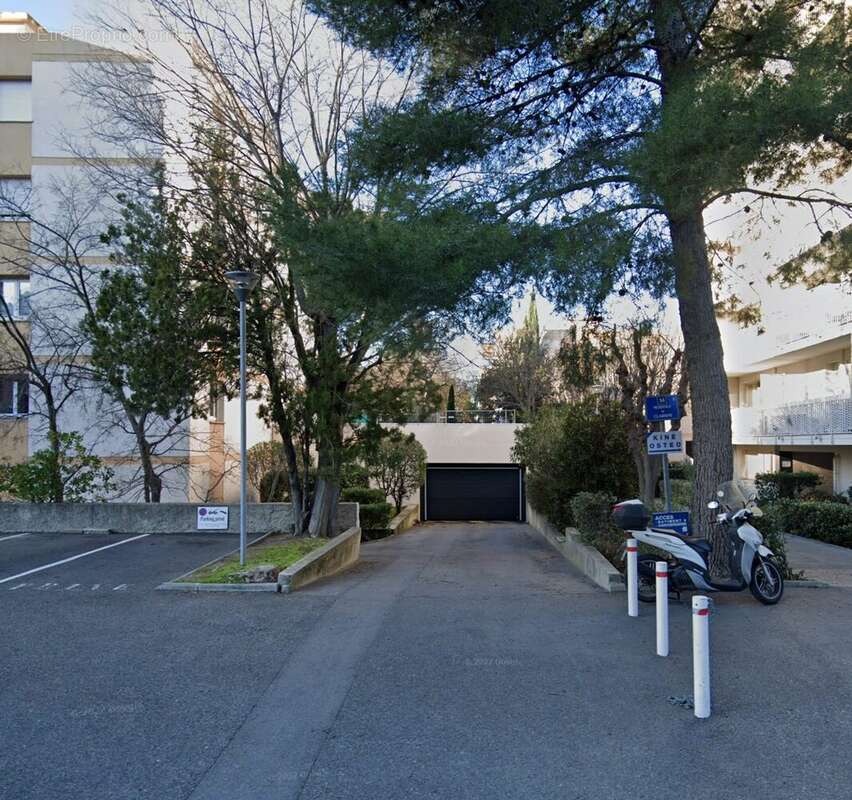 Parking à MARSEILLE-9E