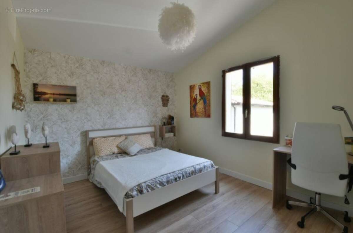 Exclusivité - maison atypique rénovée – 5 chambres – sous-sol complet – environnement privilégié - photo 13