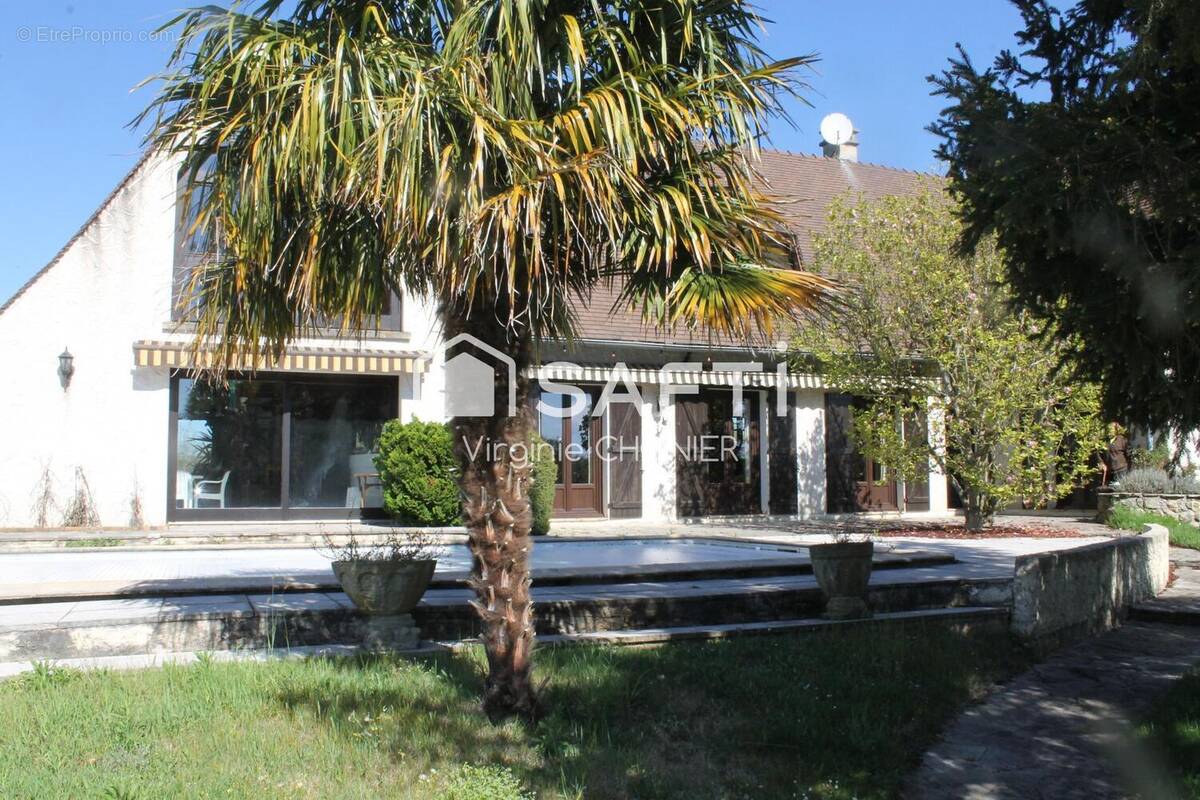 Photo 1 - Maison à SAINT-REMY-EN-ROLLAT