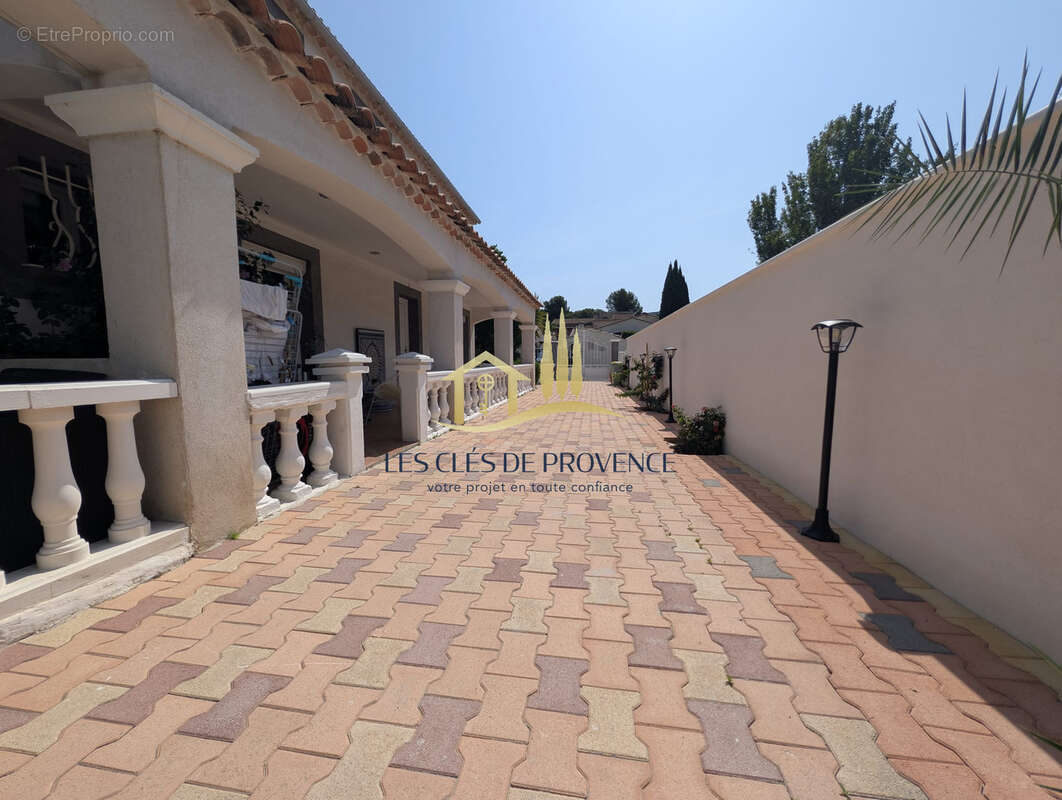 Grande villa familiale avec t2 indépendant - aucun travaux - rognac - photo 10