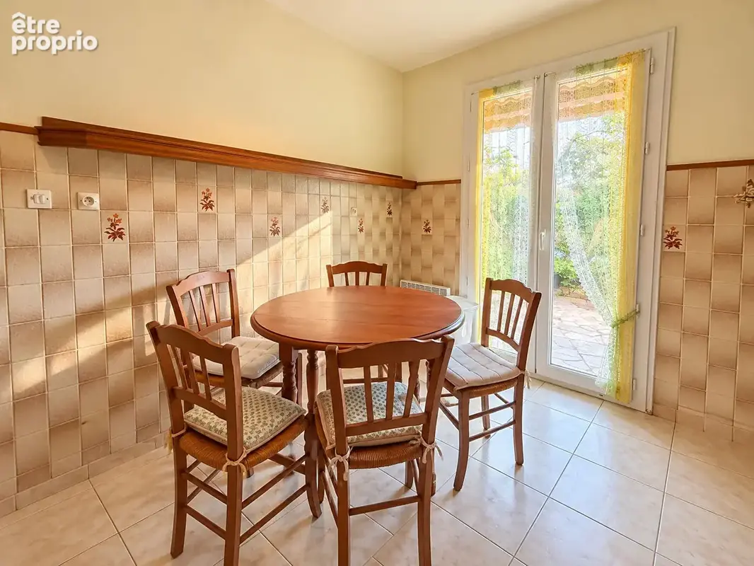 **Proche Du Port ** Maison 4 pièces avec 3 Chambres ** Garage** (83430) SAINT -MANDRIER -SUR-MER** - photo 9