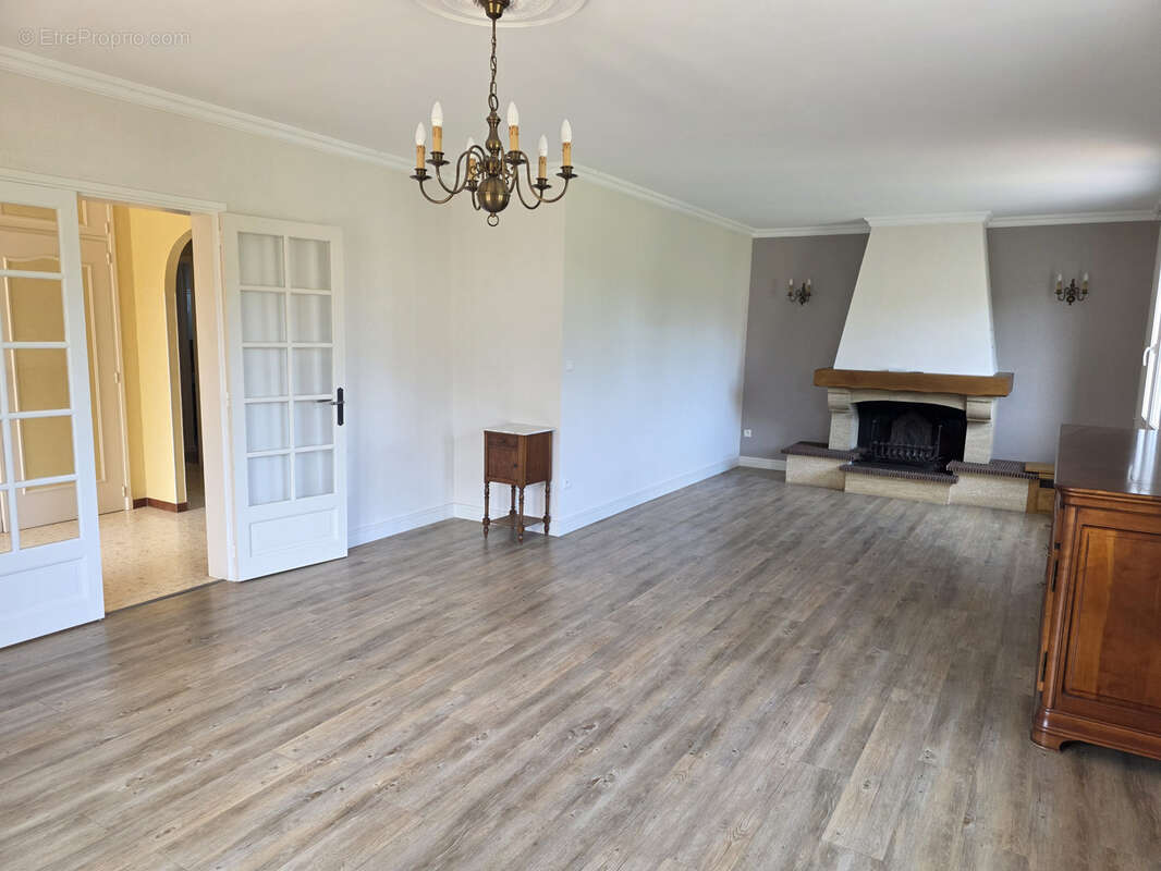 Belle maison de plain pied T4 avec piscine et sous sol complet - photo 9