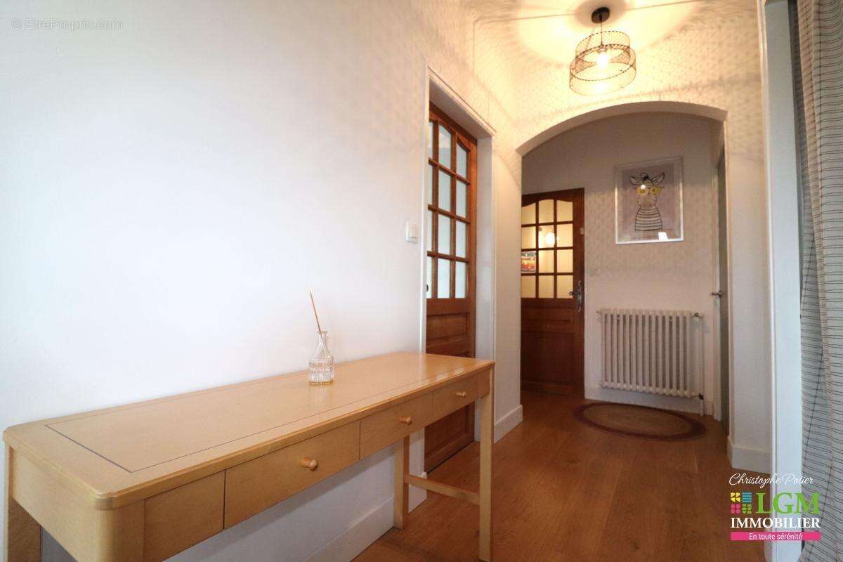 VALRÉAS (84) - Maison familiale lumineuse de 173 m² avec 4 chambres au fort potentiel d'aménagement - photo 6