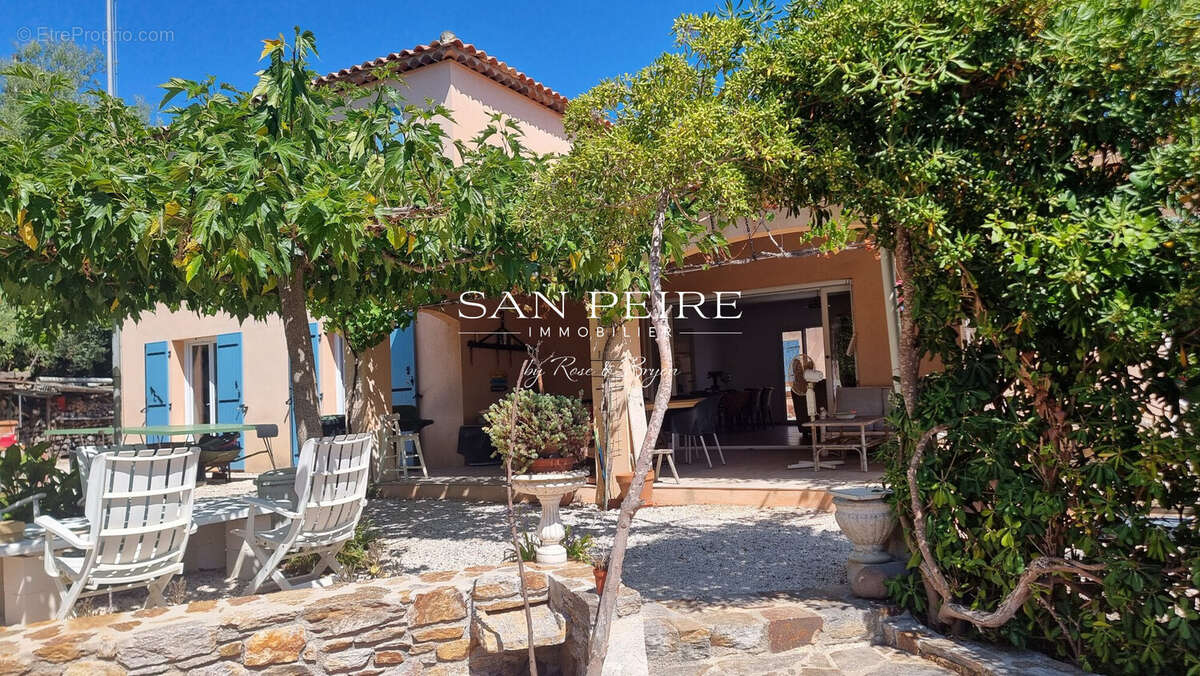 Maison à LES ISSAMBRES