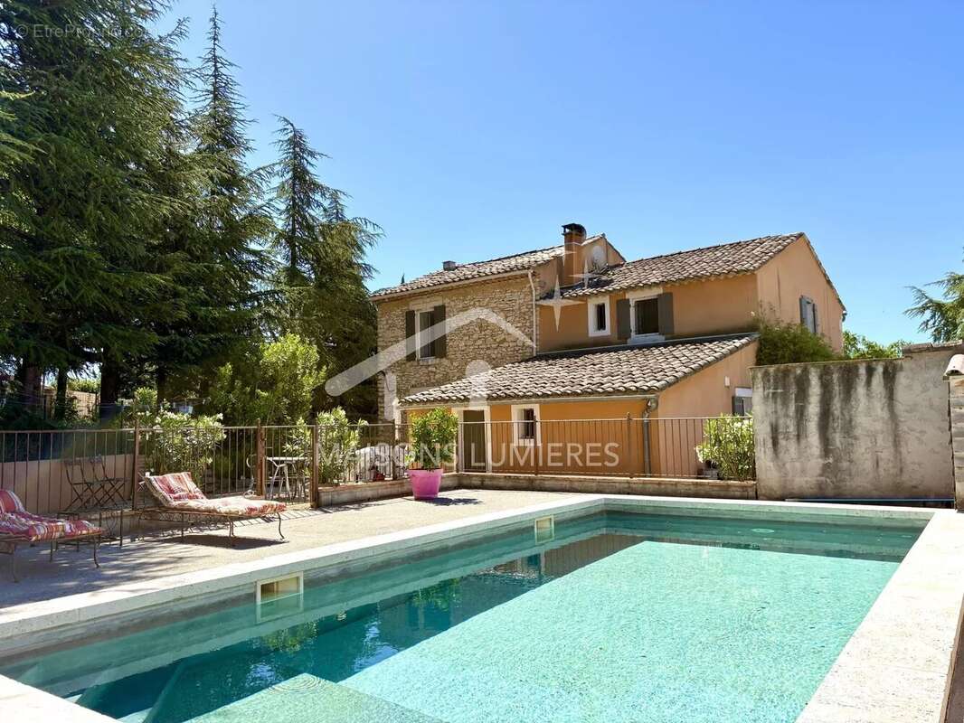 Maison à SAINT-SATURNIN-LES-APT