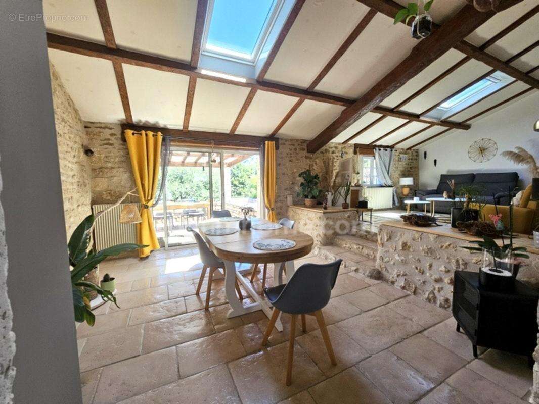 Maison en pierre atypique de 122 m² 3 chambres et 1 bureau – Coup de cœur assuré à MAGNAC SUR TOUVRE (16) - photo 14