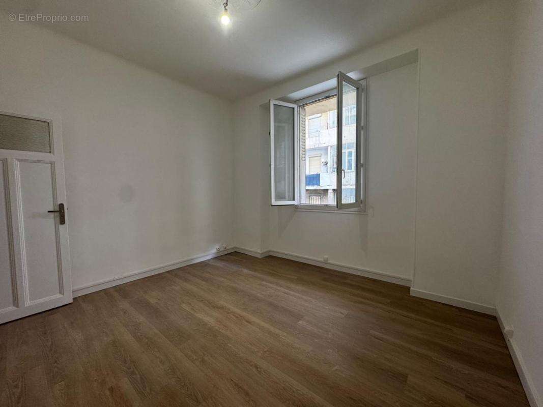 Appartement à MARSEILLE-5E