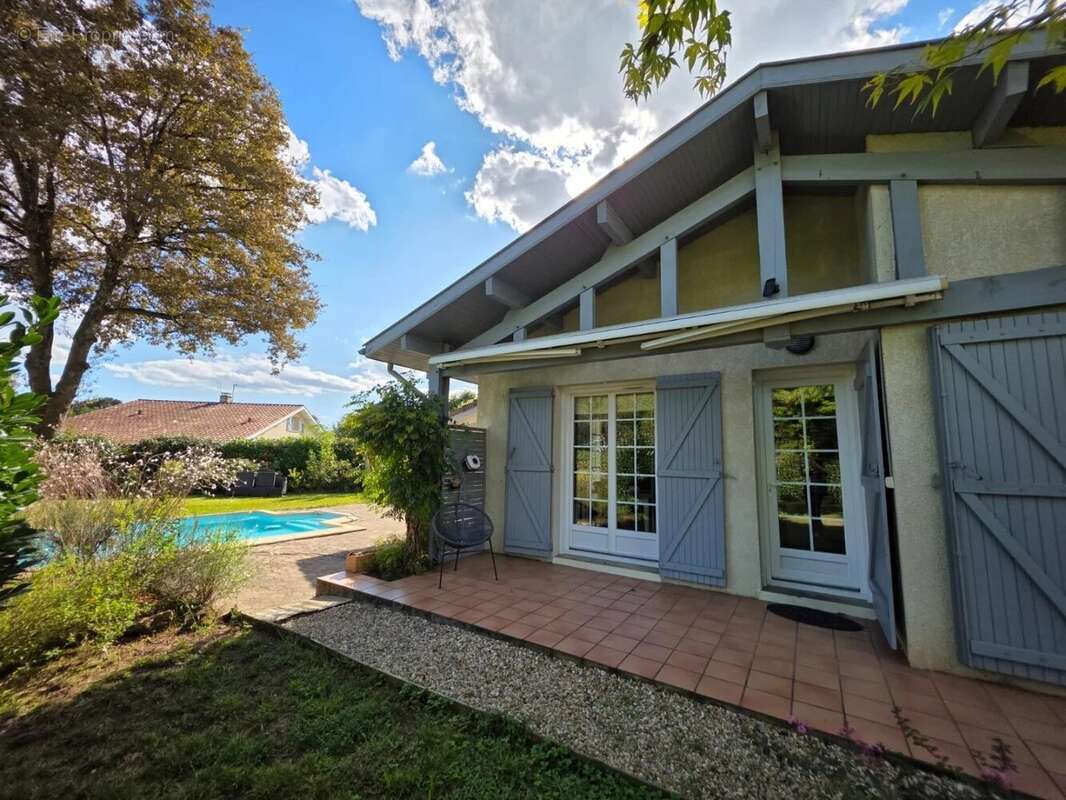 Maison à SAUGNAC-ET-CAMBRAN