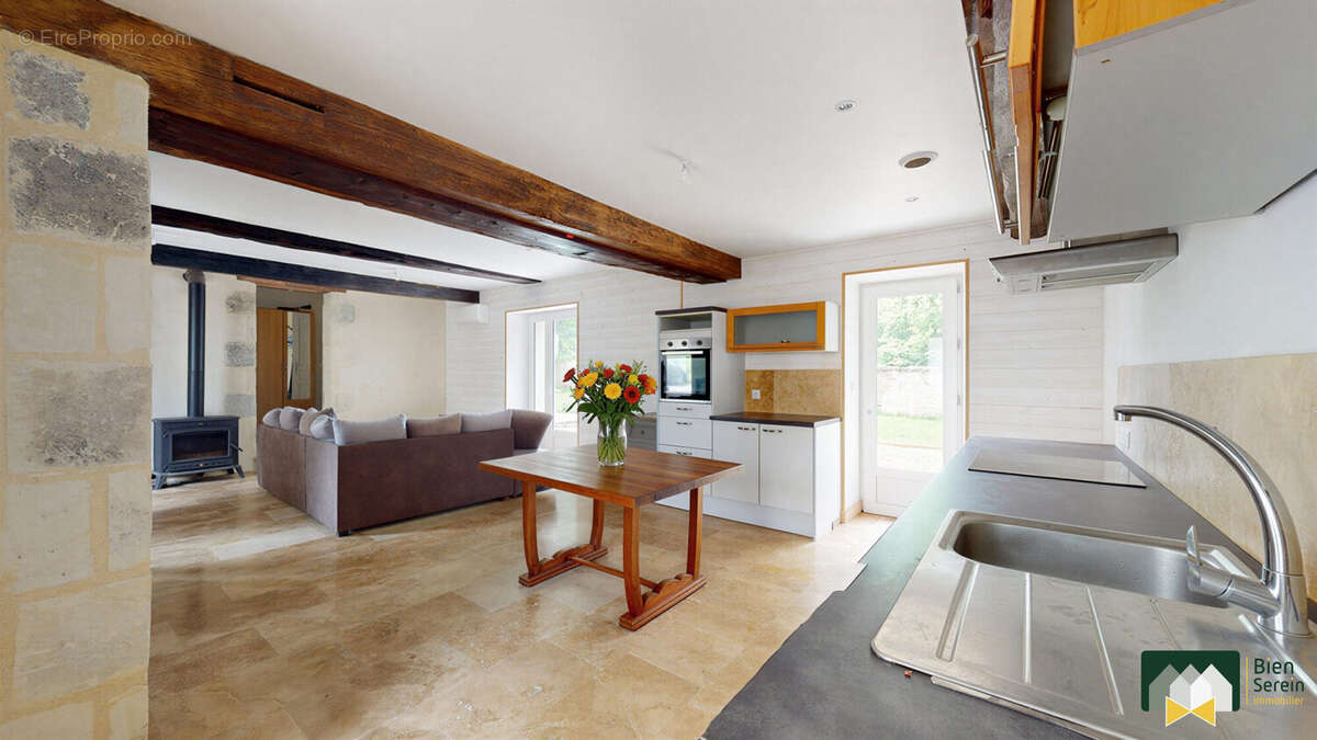 Maison 140 m² à Brunelles  - photo 3