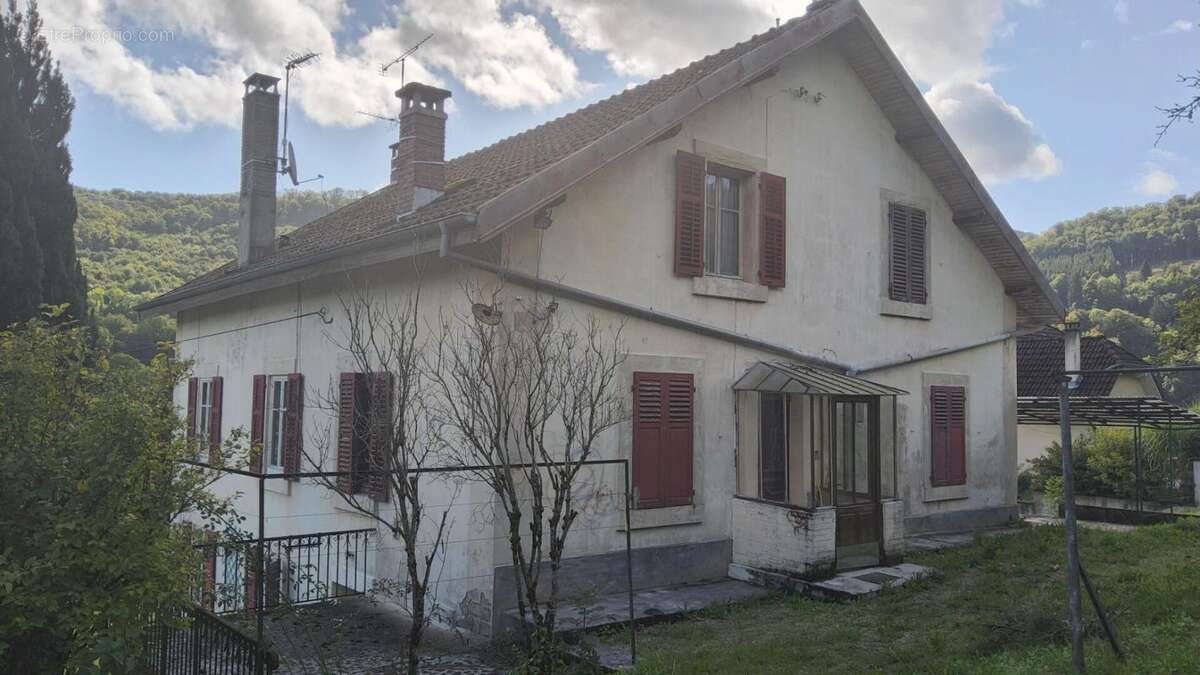Maison à PONT-DE-ROIDE