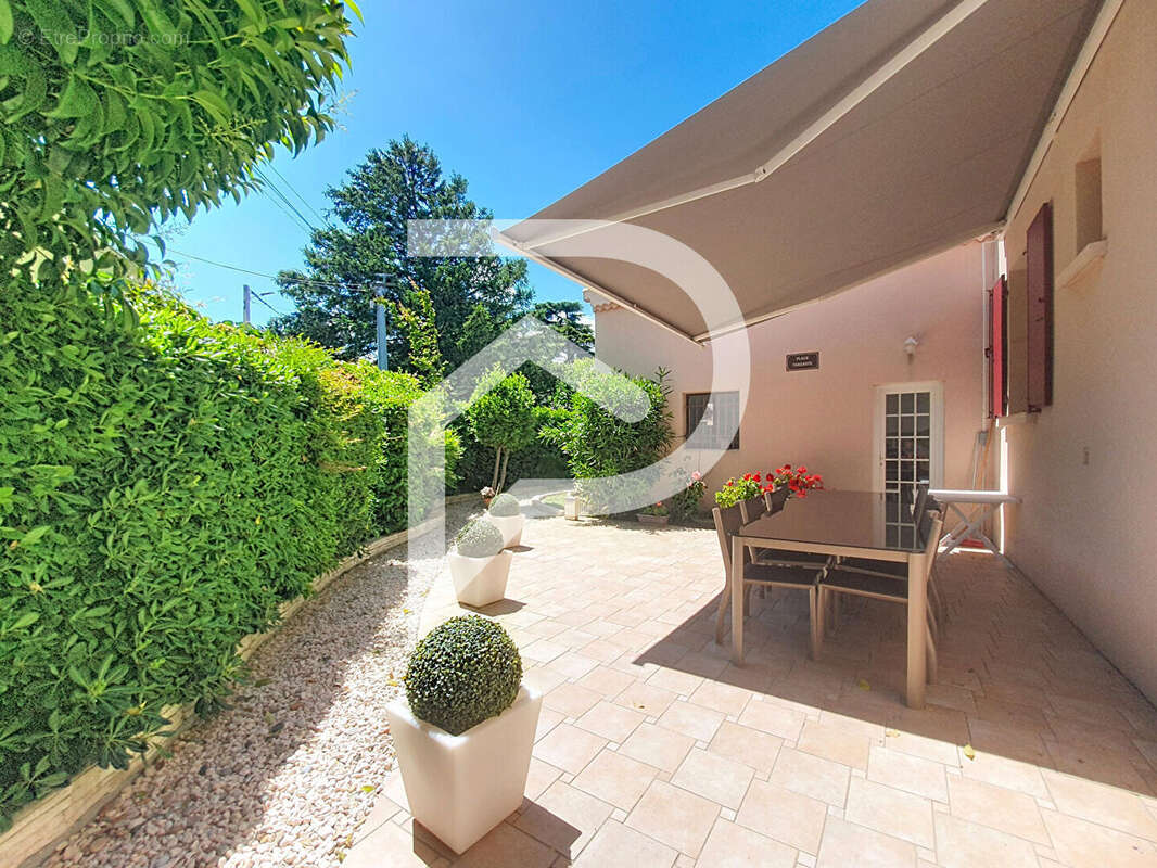 Maison à MONTELIMAR