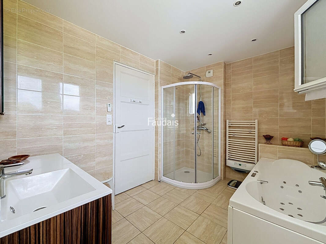 Maison 150 m² à Saint-Lo  - photo 9