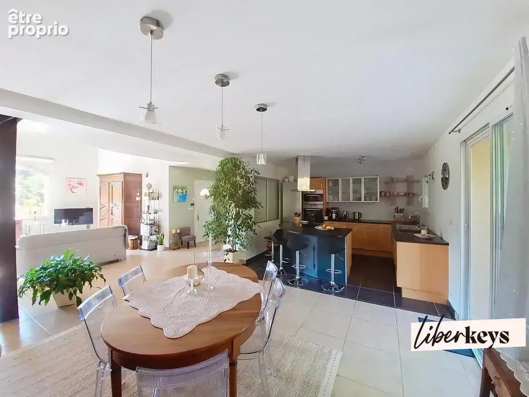 Istres – Propriété avec piscine et parcelle constructible détachable - photo 7