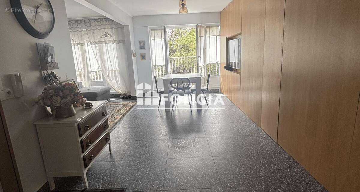 Appartement à CHILLY-MAZARIN