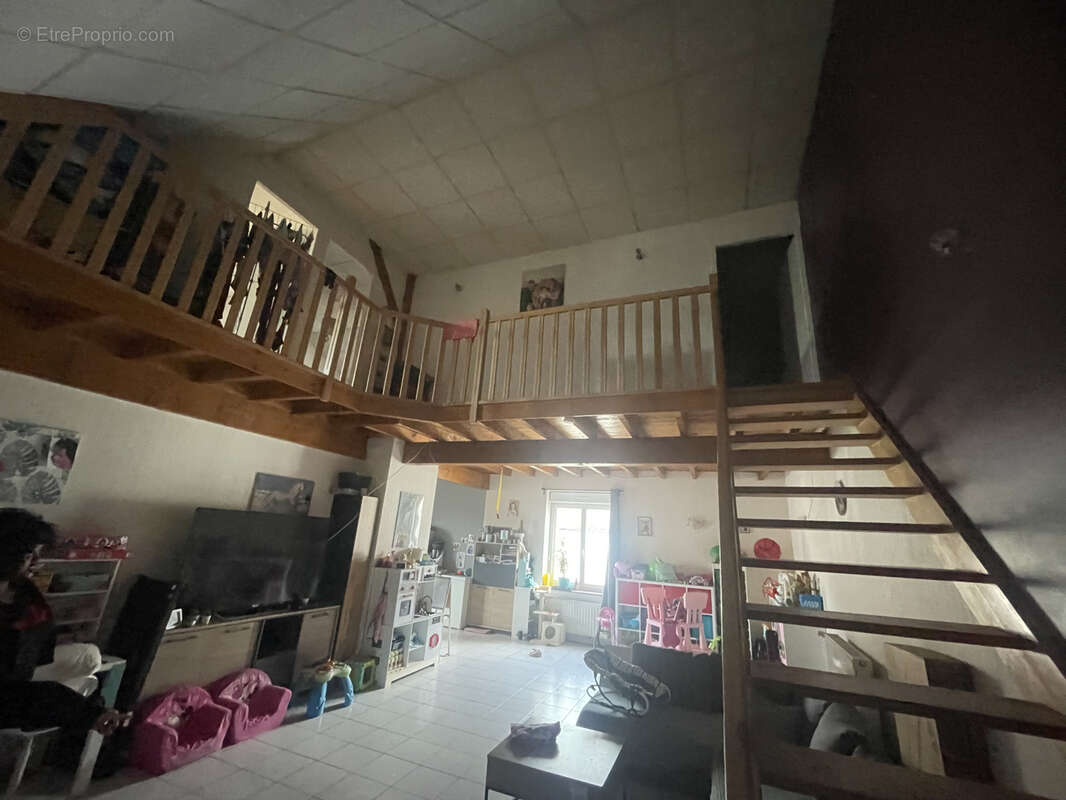 Appartement à VIGNEULLES-LES-HATTONCHATEL
