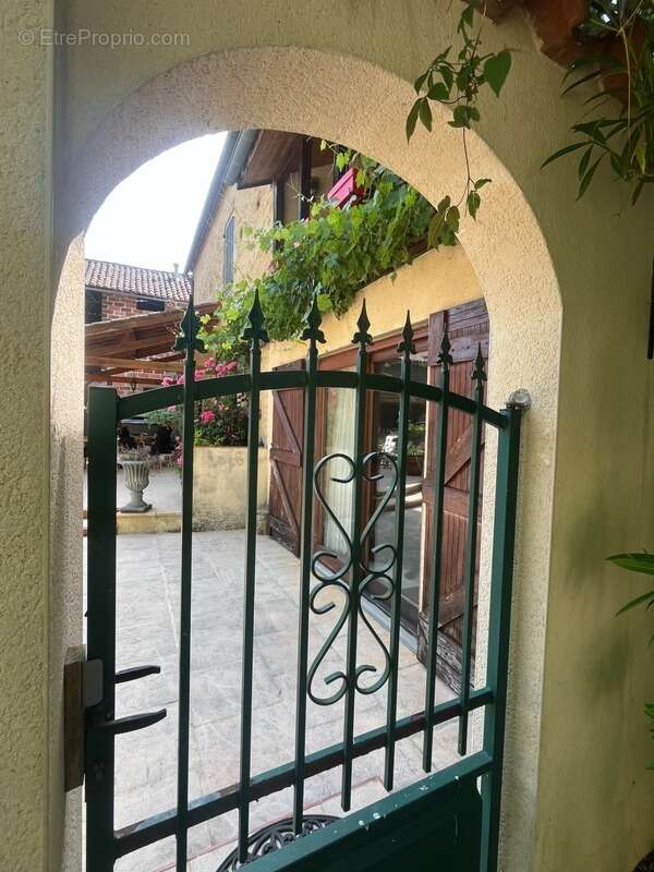 PLAISANCE (32): SANS TRAVAUX, MAISON XVIIIs restaurée avec élégance SUR 240M2 habitables, 6600m2 de jardin,géothermie,  puits, g - photo 37