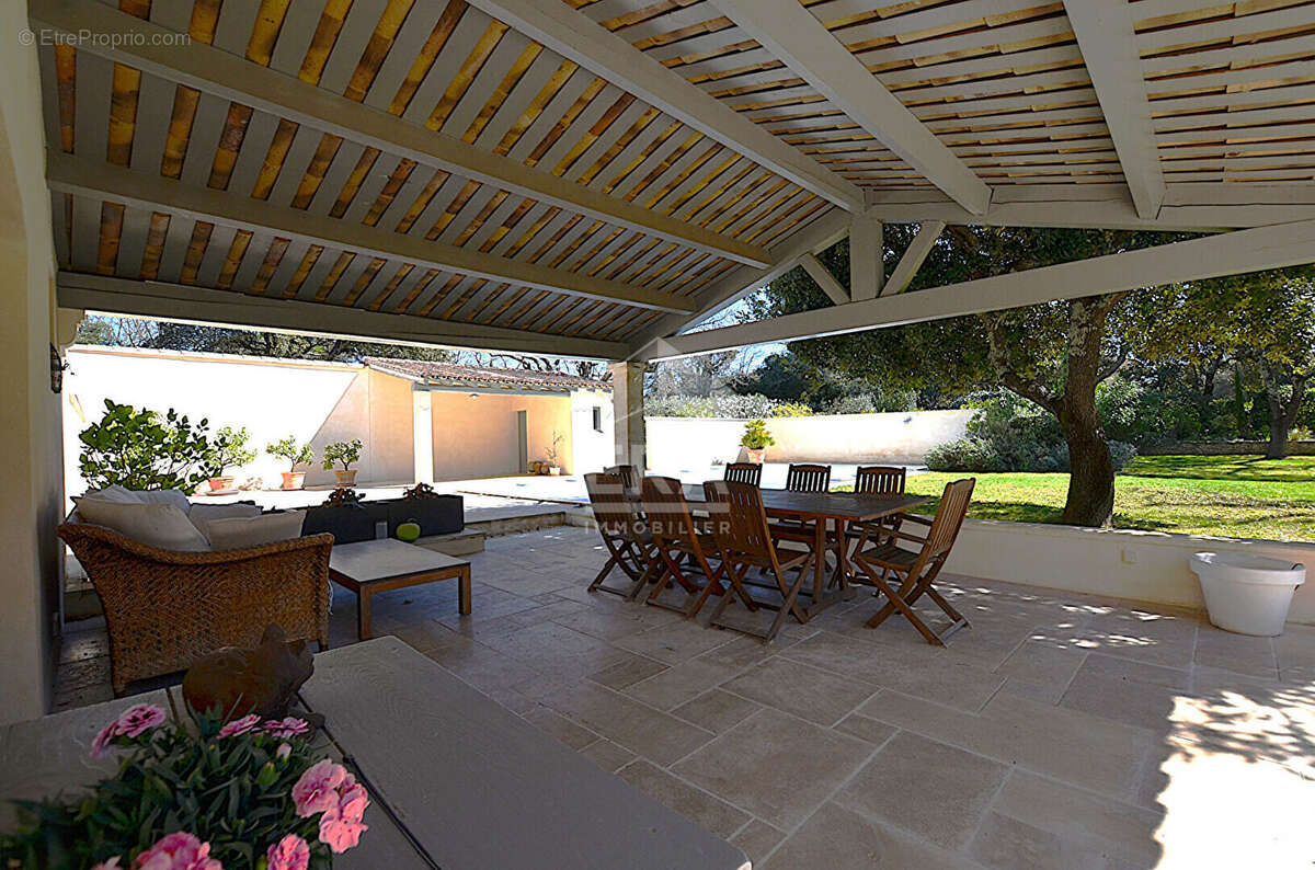 Maison à PERNES-LES-FONTAINES