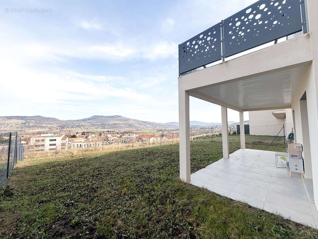 Maison à LES MARTRES-DE-VEYRE