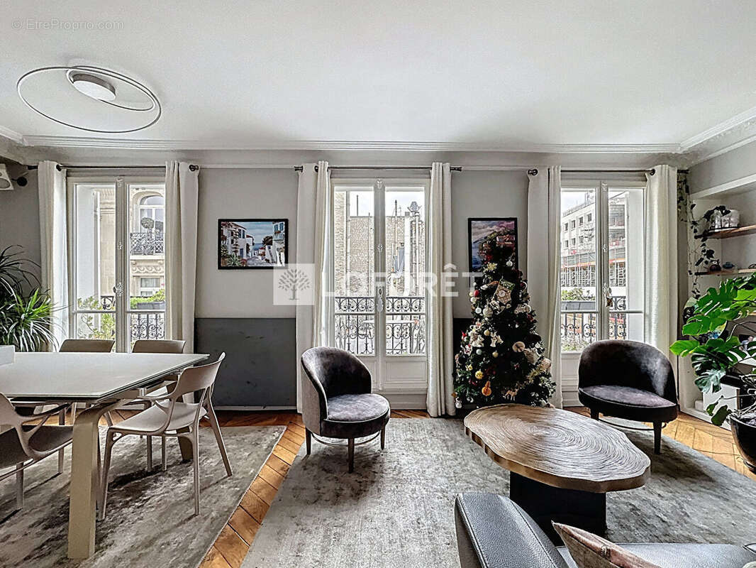 Appartement à PARIS-17E