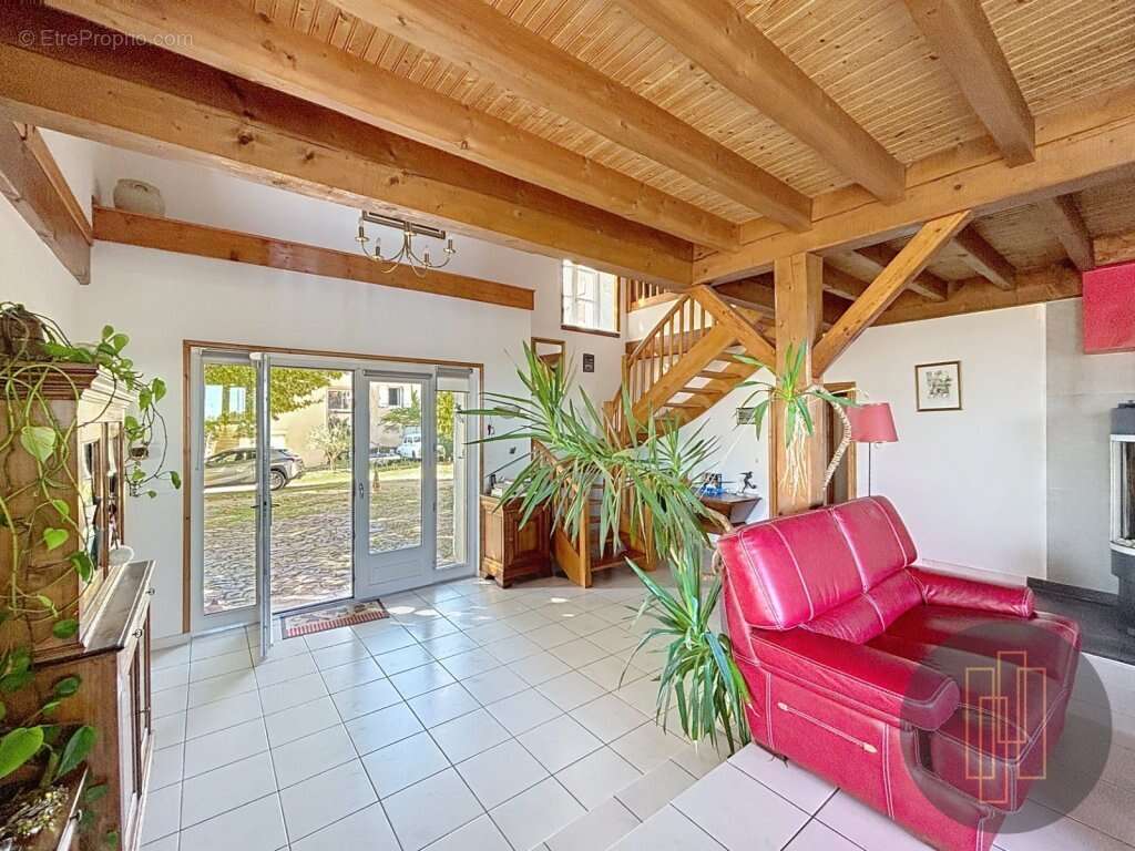 Maison à SAINT-ETIENNE-DES-OULLIERES