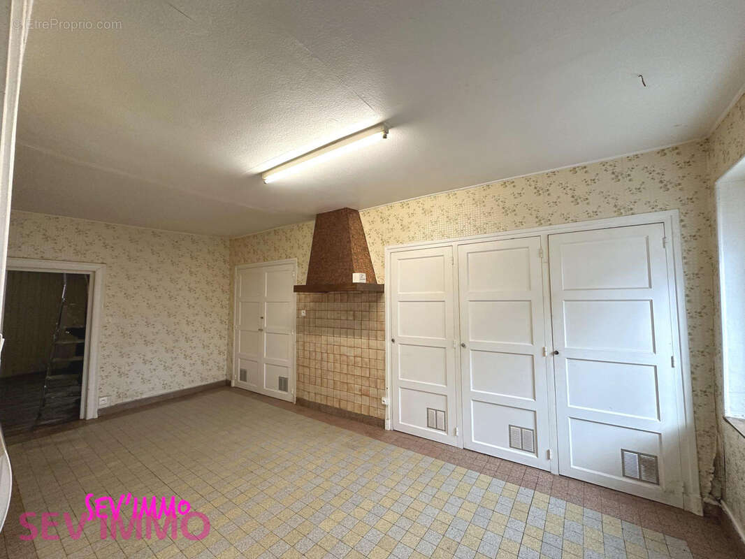 Maison 125 m² à Saint-Germain-Des-Fosses  - photo 3