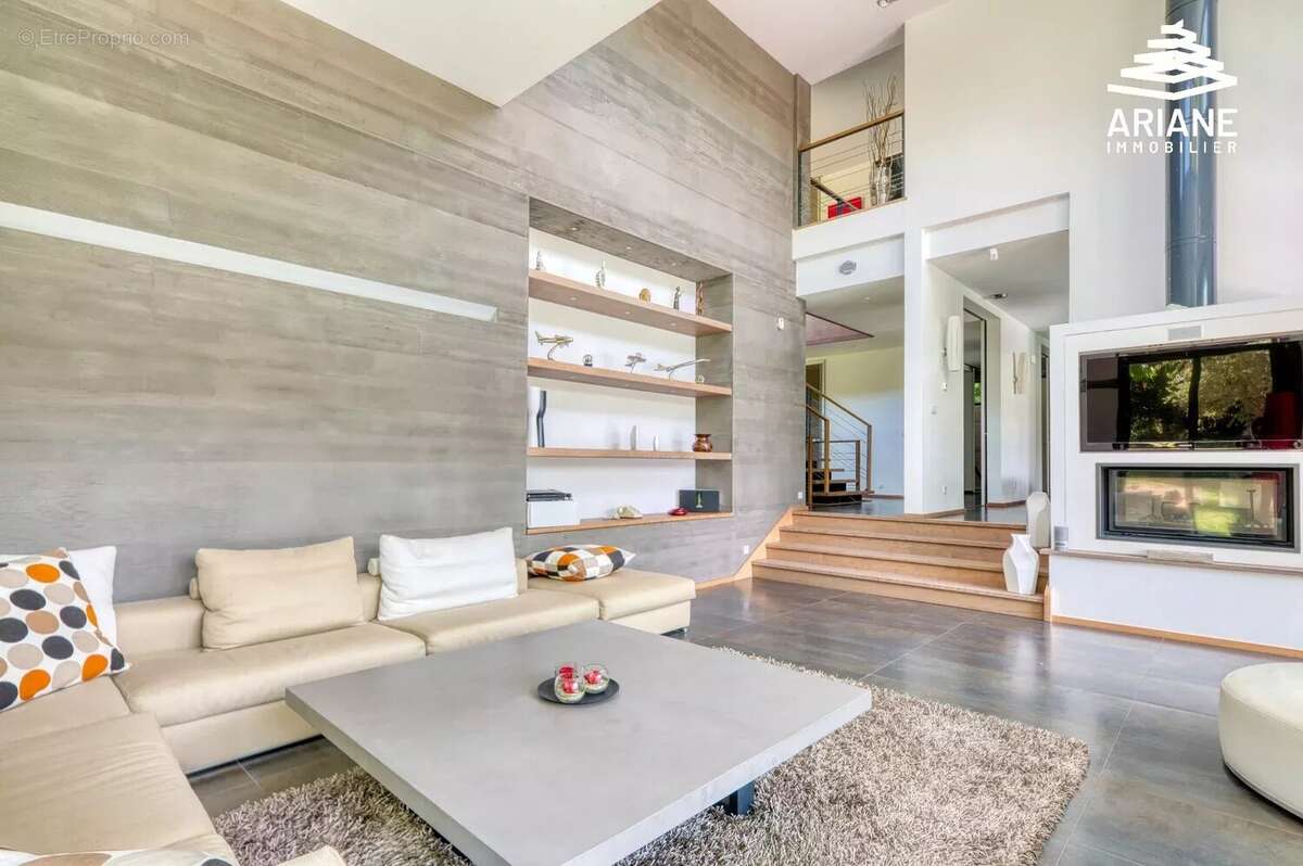 Maison à SAINT-GENIS-LAVAL