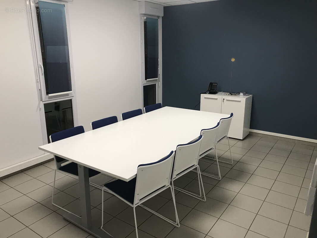 Local professionnel avec bureaux zone d'activité - photo 3