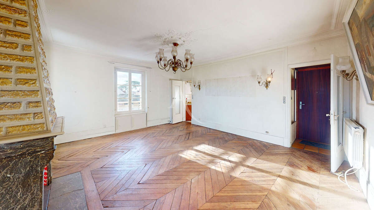 Appartement à CHILLY-MAZARIN