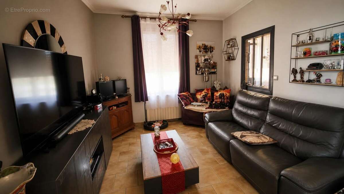 Maison de 6 pièces de 111 m² à Moulins-la-Marche - photo 3
