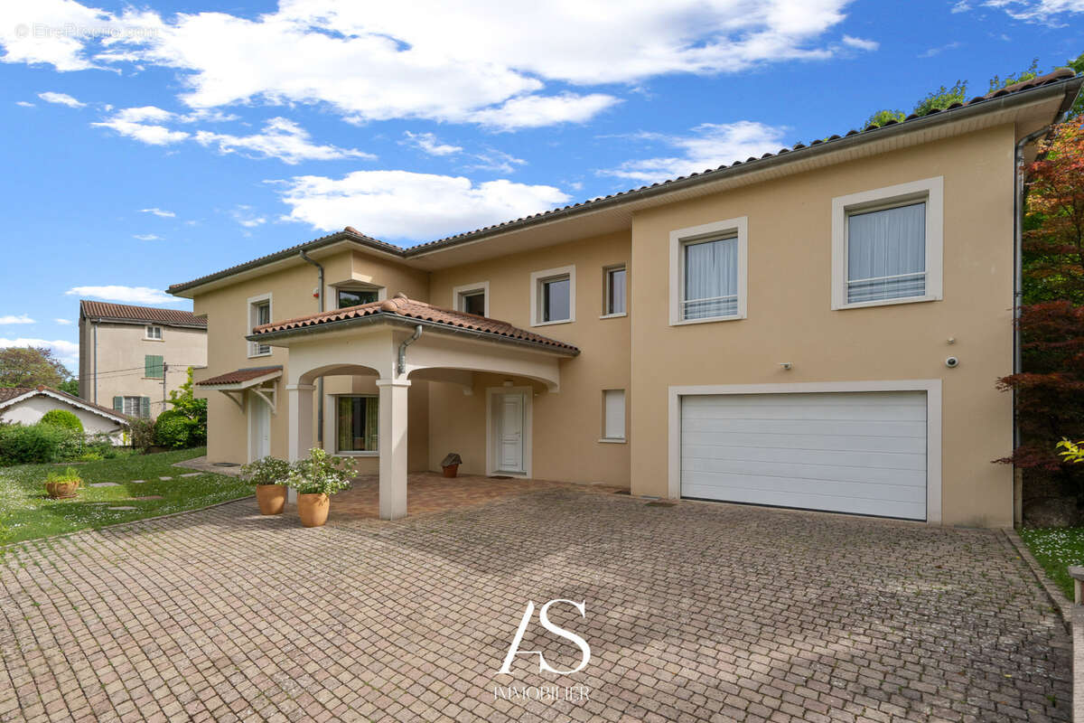 Maison à COLLONGES-AU-MONT-D&#039;OR