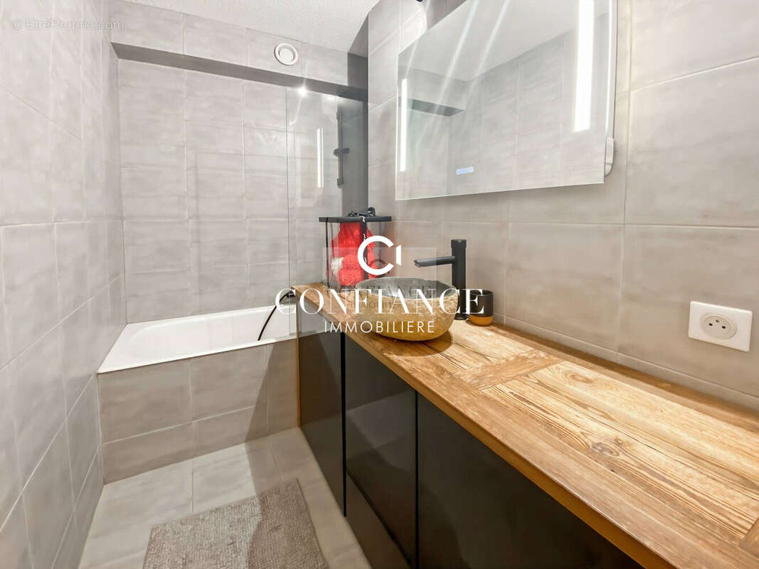 Appartement 65 m² à Saint-Etienne-De-Tinee  - photo 8