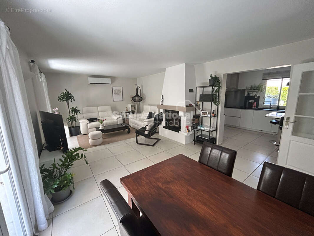Maison de plain-pied 3 chambres + annexe sur parcelle arborée de 876 m² avec piscine et garage - Carpentras - photo 3