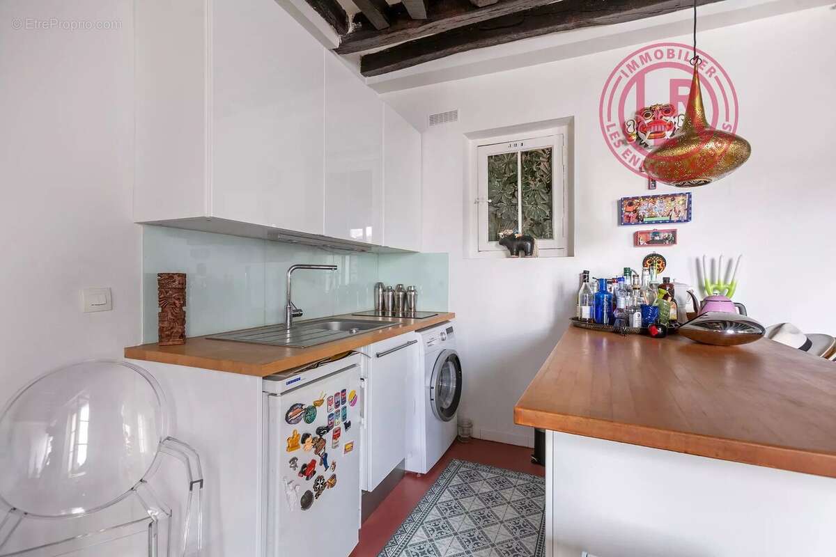 Appartement à PARIS-3E