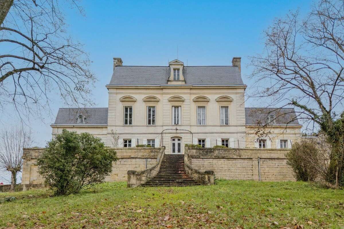 Élégance et héritage un château d'exception au coeur d'un vignoble classé - photo 5