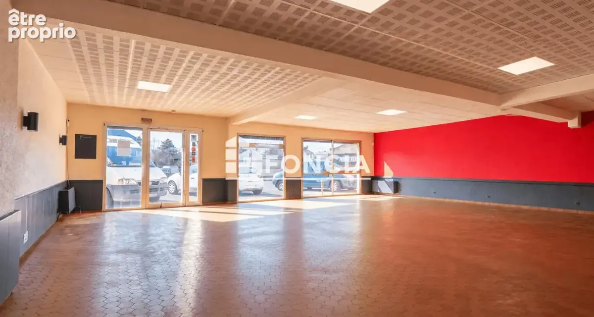 Local commercial idéal pour bureaux, cabinet professionnel, snacking avec deux grandes cave pour stockage – 102 m² - photo 2
