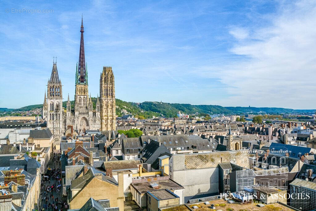 Terrain à MONT-SAINT-AIGNAN