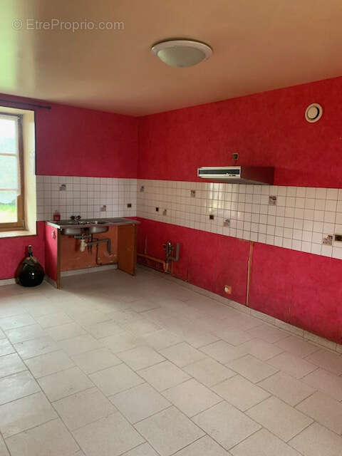 Maison à MONTREUIL-POULAY