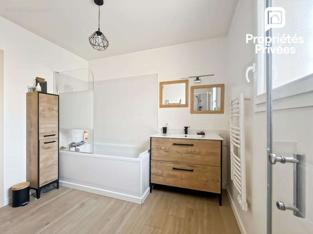 Maison récente de plain-pied avec piscine et garage à Val de Virvée - 305 000 - photo 15