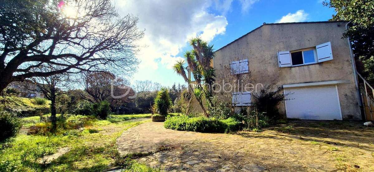 Propriete au calme--maison 410m² divisee en 5 appartements +garage-- parcelle de plus de  2000m² -zone ujn - photo 13