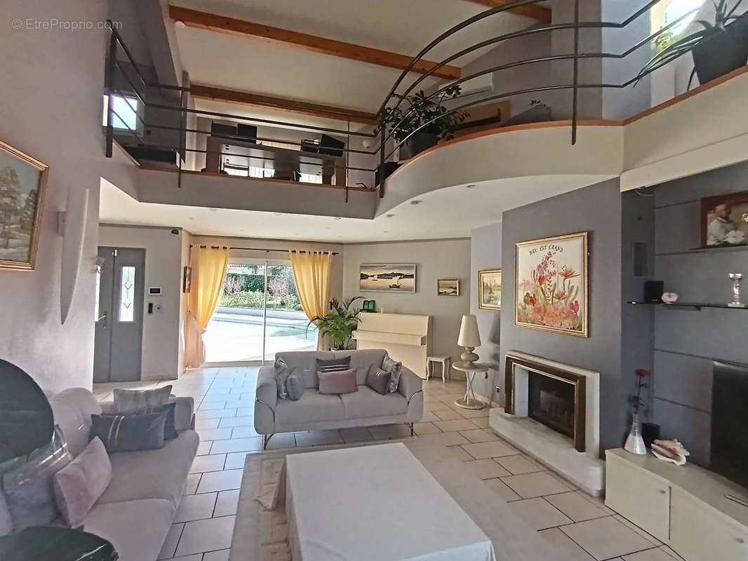 Maison à SAINT-BONNET-DE-MURE