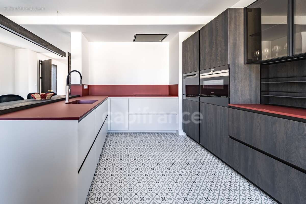 Propriété à vendre composée d'une demeure de Maitre et une deuxième maison avec piscine et jardin - photo 11