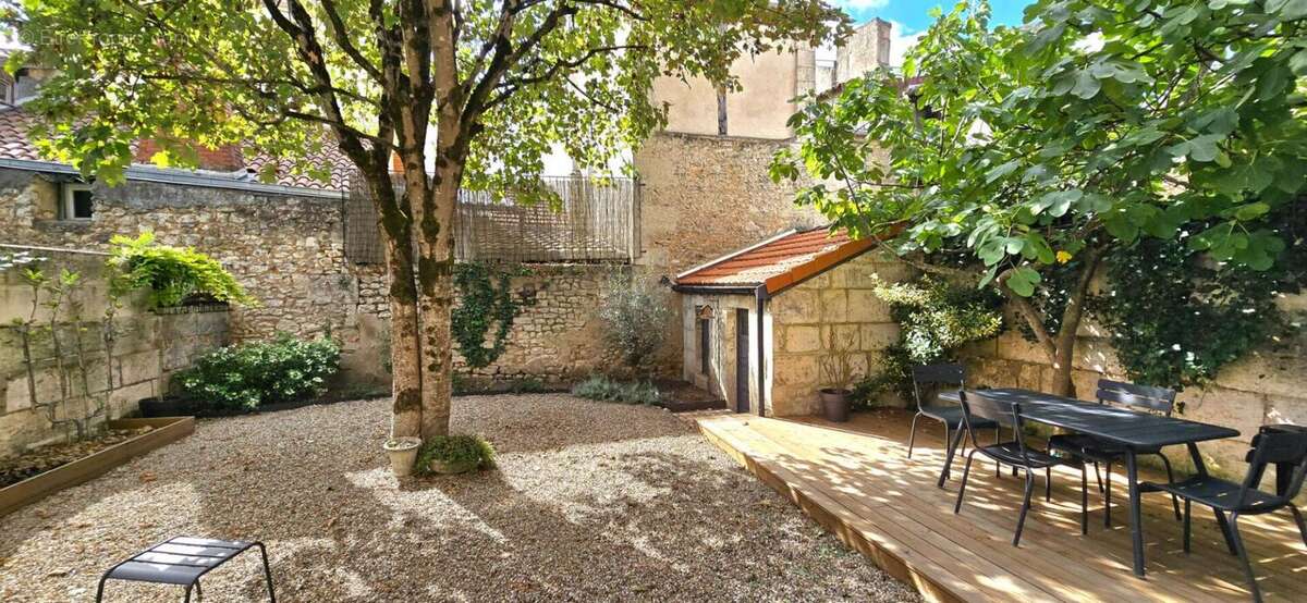 Maison de ville de type 9, surface habitable de 180 m², avec jardin et dépendance - photo 3