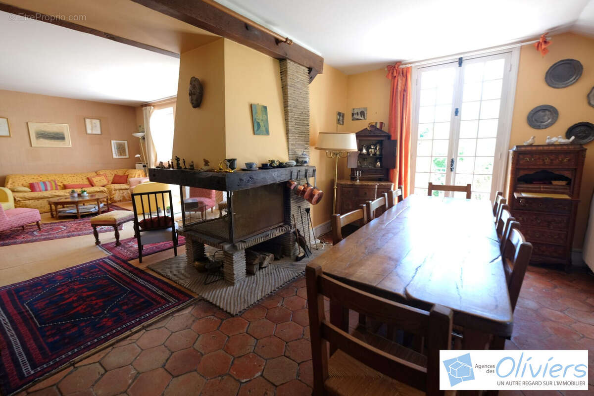 Maison à MILON-LA-CHAPELLE